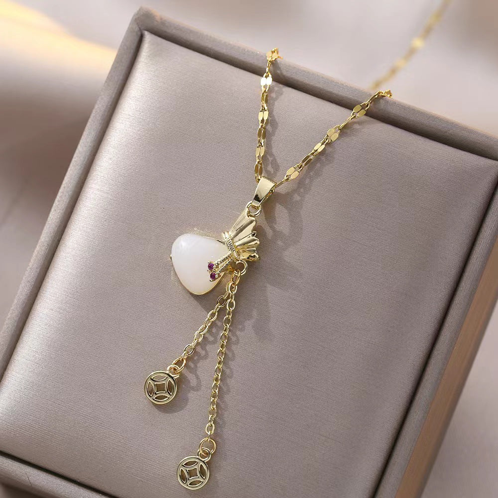 Women's Special Interest Light Luxury Design Pendant Necklaces