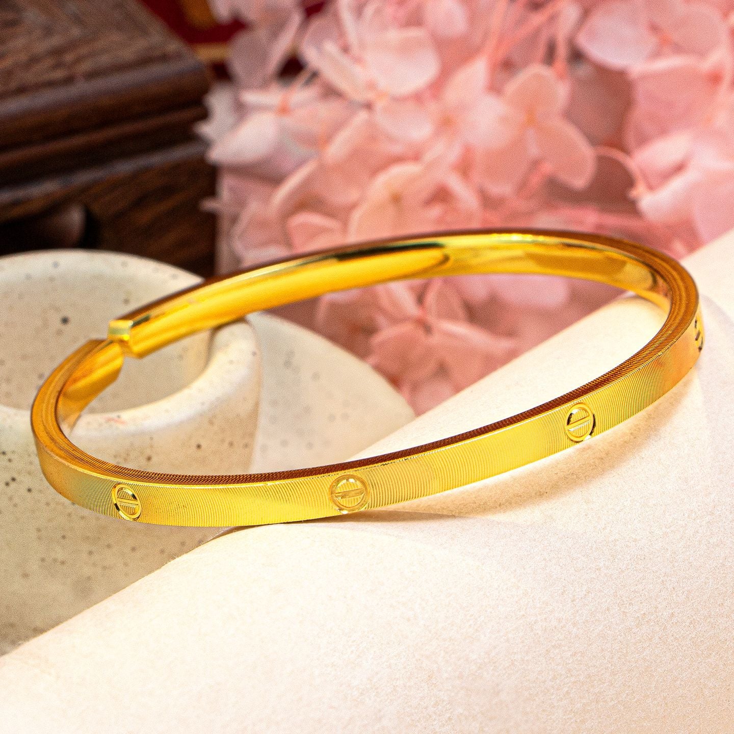 Women's Style Vietnam Placer Gold Cat Eye Pattern Design Exquisite Opening Bracelet