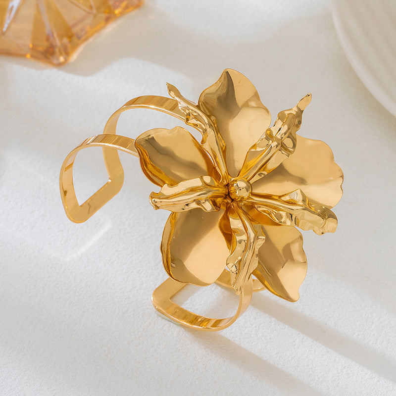Women's Exaggerated Three-dimensional Large Flower Graceful Fashionable Rings