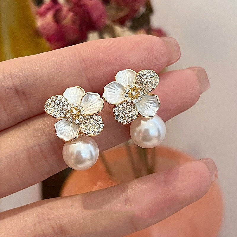 Women's French Style Temperament White Flower Pearl Earrings