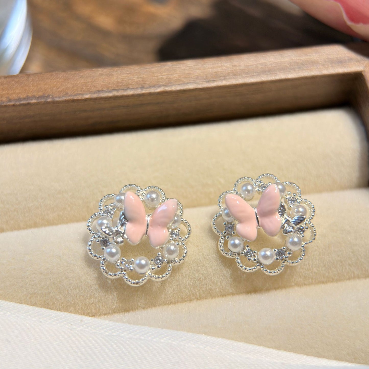 Women's Pink Butterfly Sparking Zirconium Pearl Light Earrings