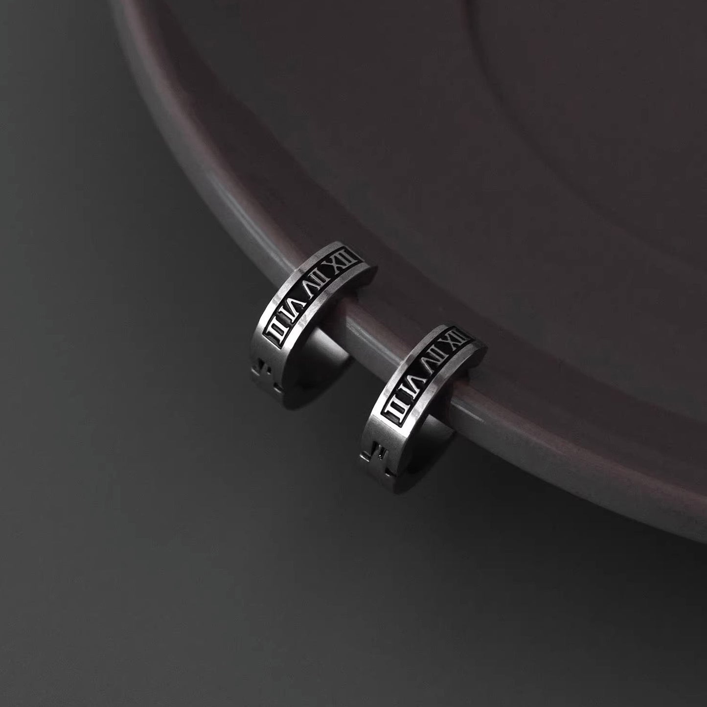 Men's Fashion Retro Roman Digital Simple Personalized Cold Style Hip Hop Ear Clip