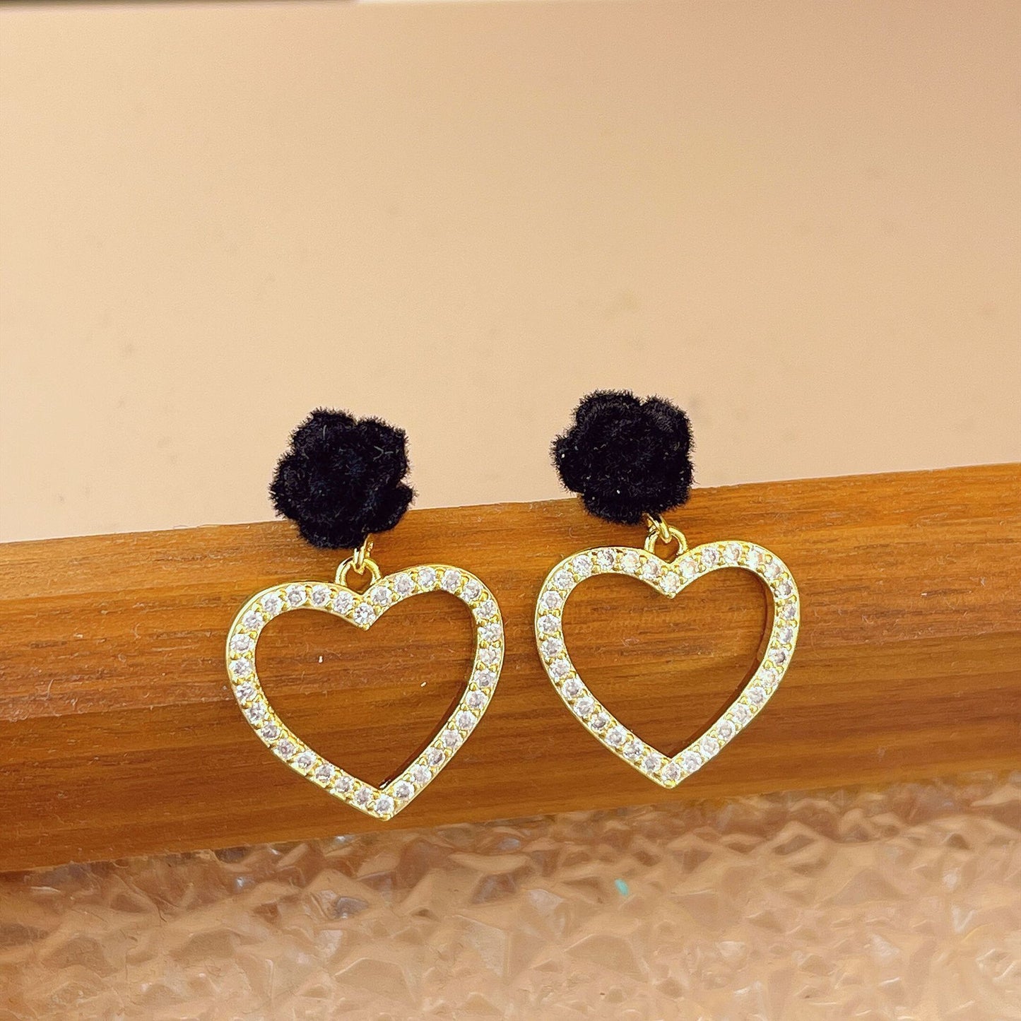 Sense Of Design - Boucles d'oreilles cœur d'amour roses floquées noires