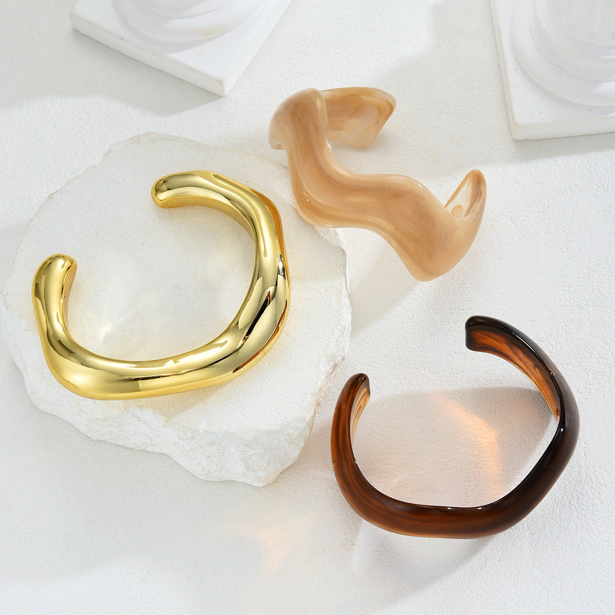 Women's Fashion Resin Open-ended Light Luxury High-grade Wave Streamline Bracelet