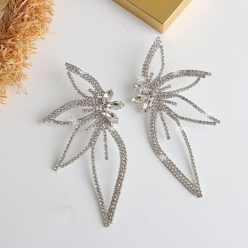 Women's Unique Fashion Splendid Diamond Foliated Lamellar Flower For Personalized Earrings