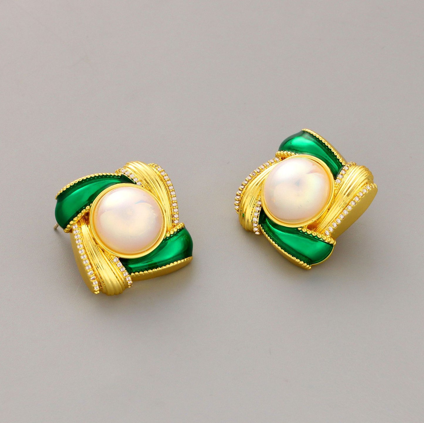 Real Gold Affordable Luxury Fashion Personality Pearl Screw Earrings