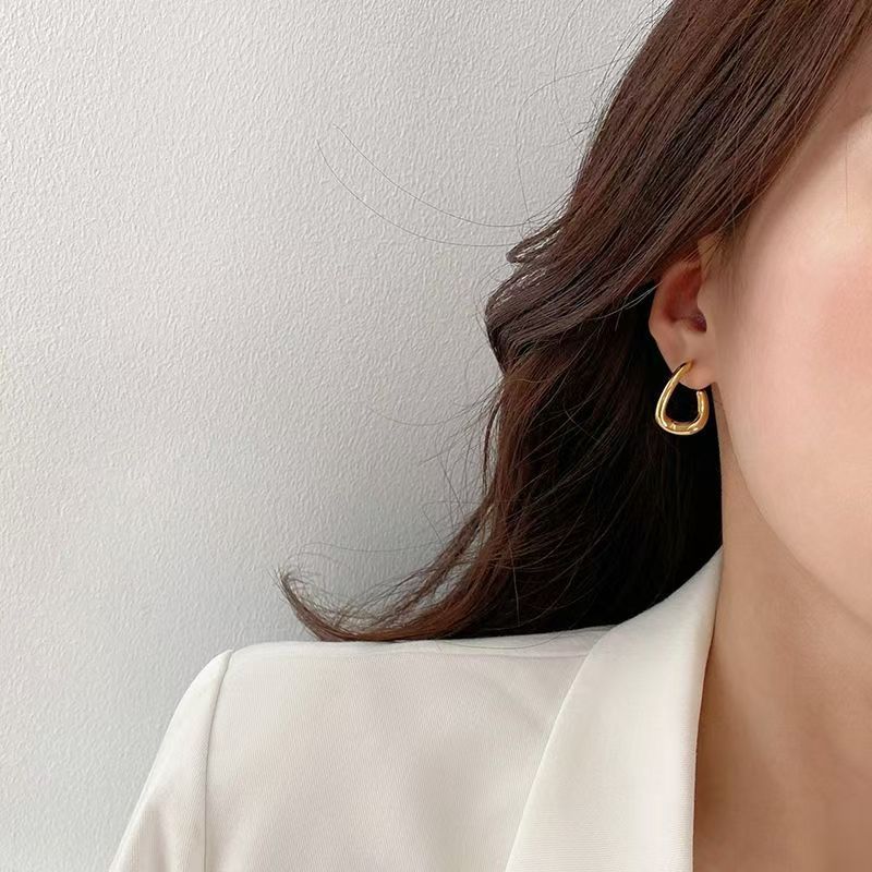 Women's Irregular Metal Twisted Simple High Sense Design Ear Fashionable Temperamental Earrings