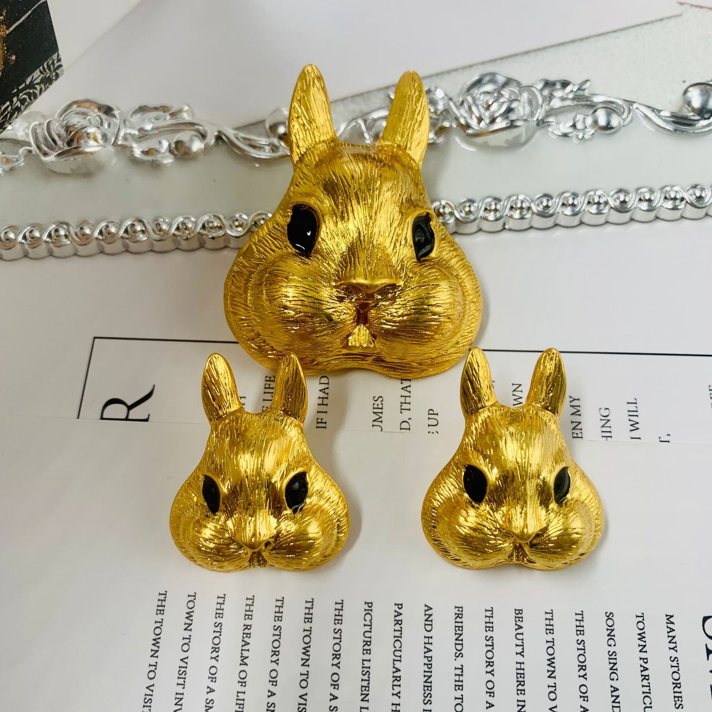 Retro Sier Needle Three-dimensional Rabbit Original Life Earrings