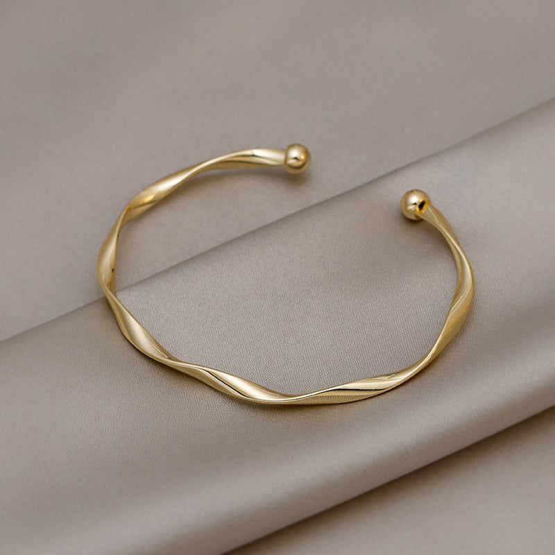 Women's Twisted Simple Fashion High-grade Trendy Design Girlfriends Cold Style Bracelet