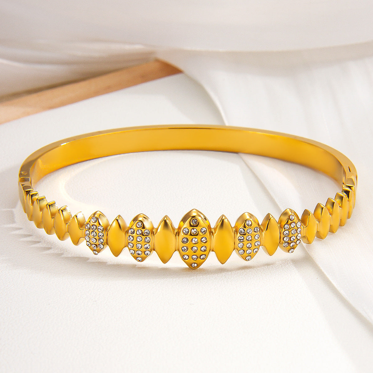 Women's Plaid Stainless Steel Fashionable High-grade Bracelets