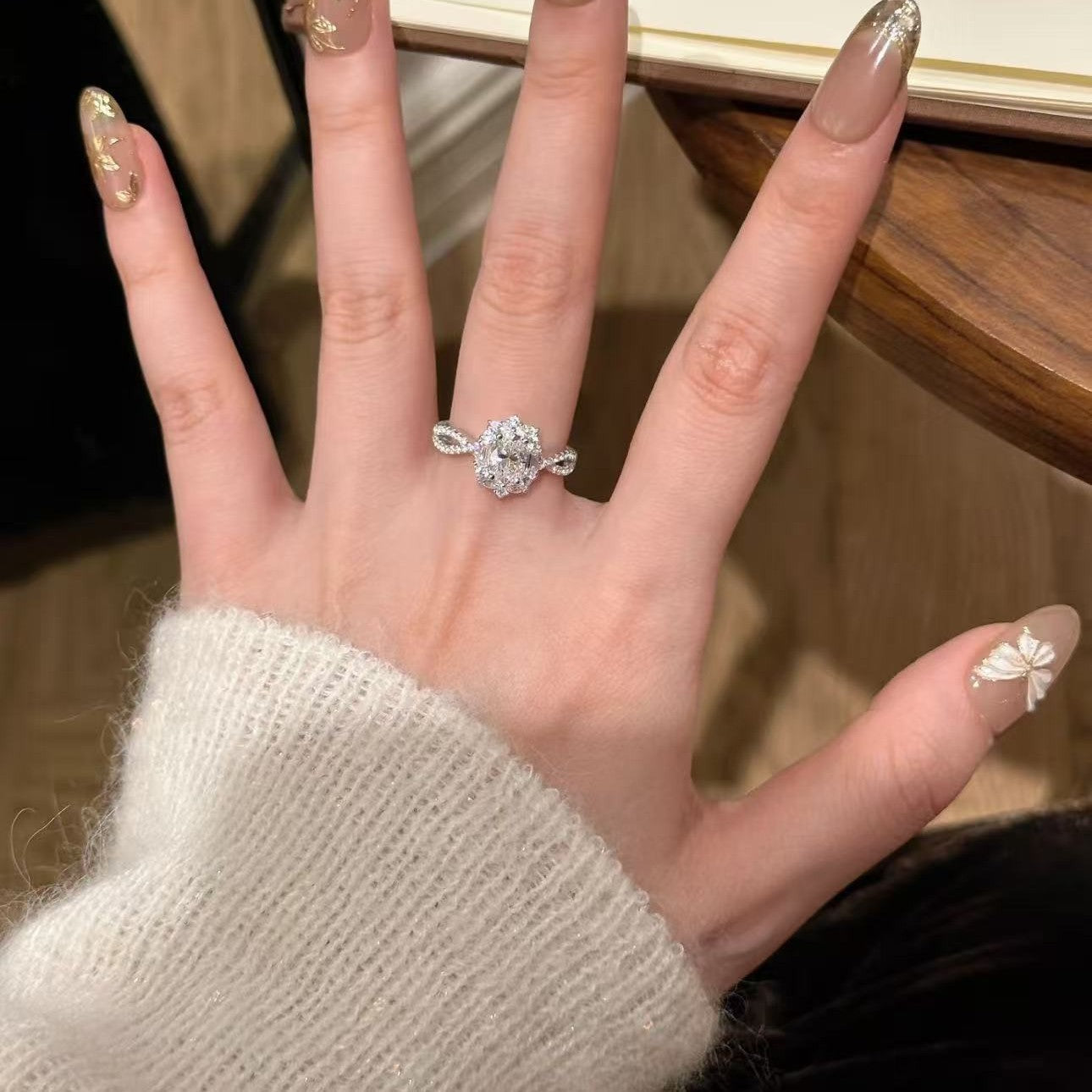 Fireworks Luxury Inlaid Big Diamond Female Advanced Light Minority Exquisite Ring