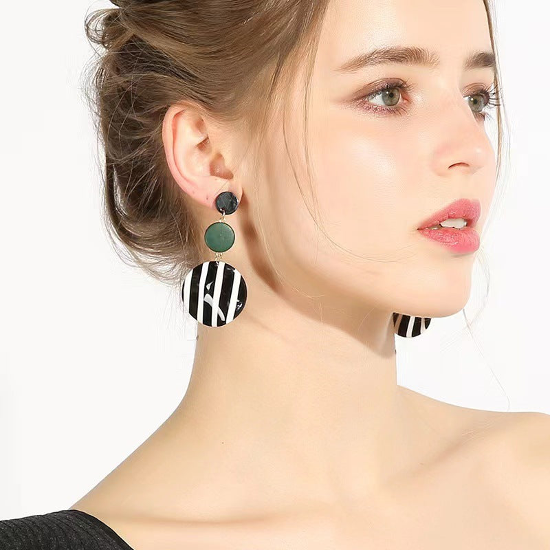 Personalized Geometric Long Face High-grade Striped Design Rings