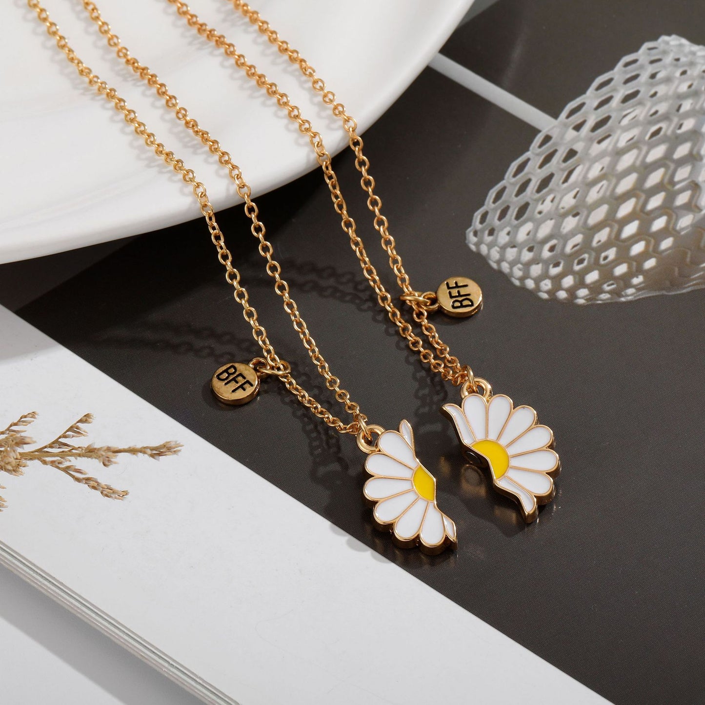 Flower Magnetic Little Daisy Lady's Good Necklace