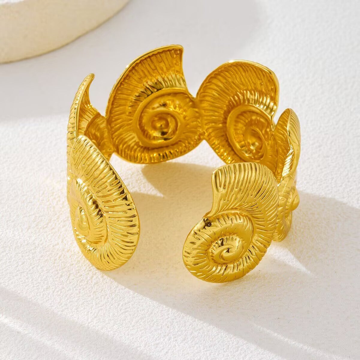 Fashion Design Ocean Style Shell Conch High Sense Golden Bracelets