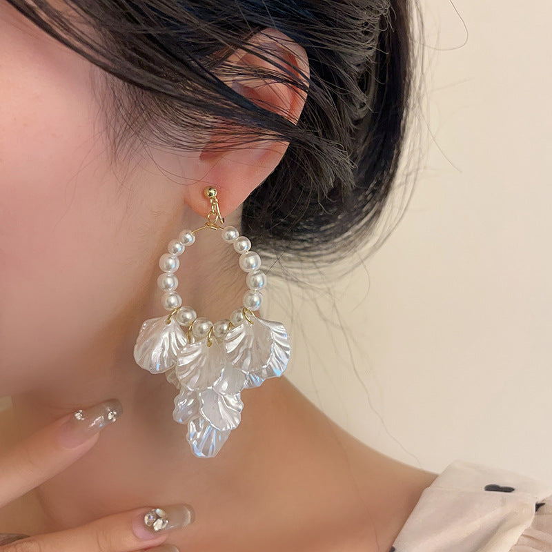 Women's Pearl Petal Flower Fashionable Elegant Big Mosquito Coil Without Pierced Rings