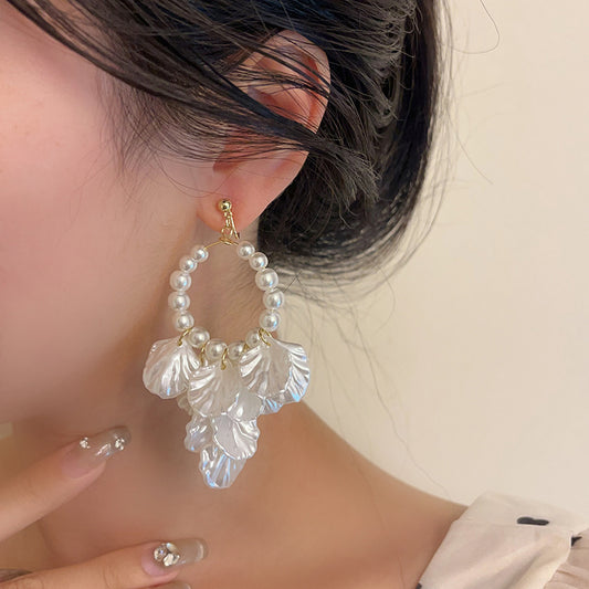 Women's Pearl Petal Flower Fashionable Elegant Big Mosquito Coil Without Pierced Rings