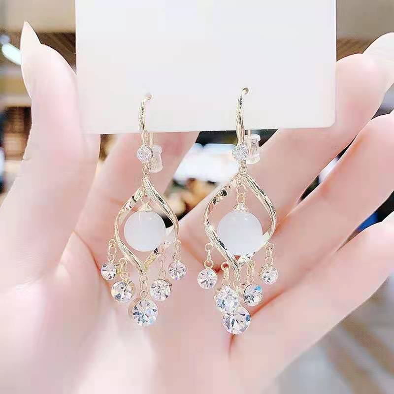 Women's Fashionable Elegant Cat Eye Rhombus Slimming Earrings