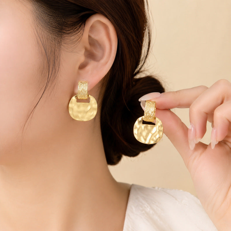 Women's Water Ripple Fashion Commuter Retro Style Ear Clip