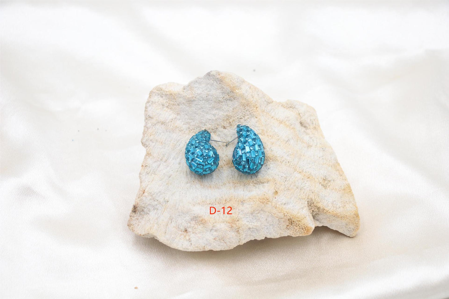 Niche Comma Glass Full Diamond Light Luxury Fashion High Earrings
