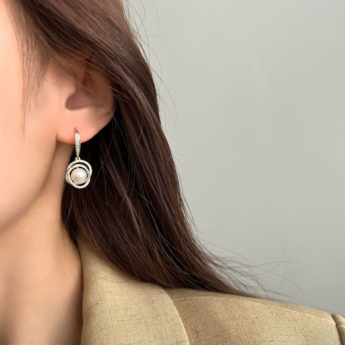 Women's Light Luxury Pearl High-grade Niche Design Golden Fashionable Earrings