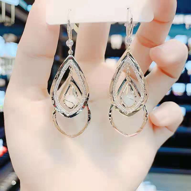 Women's Fashionable Elegant Cat Eye Rhombus Slimming Earrings