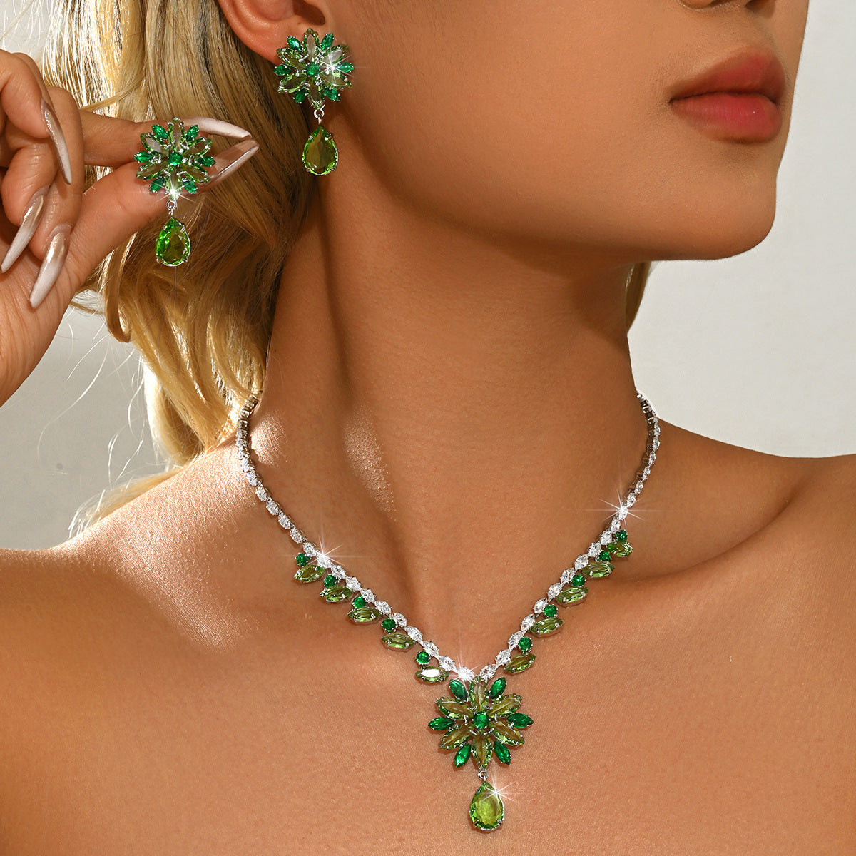 Zircon Color Tulip Temperament Clavicle Chain Jewelry Set