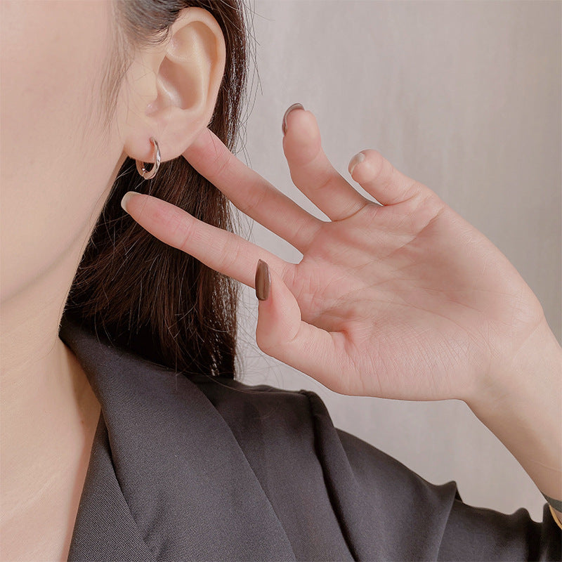 Female Clip Elegant Mobius Strip Personality Earrings