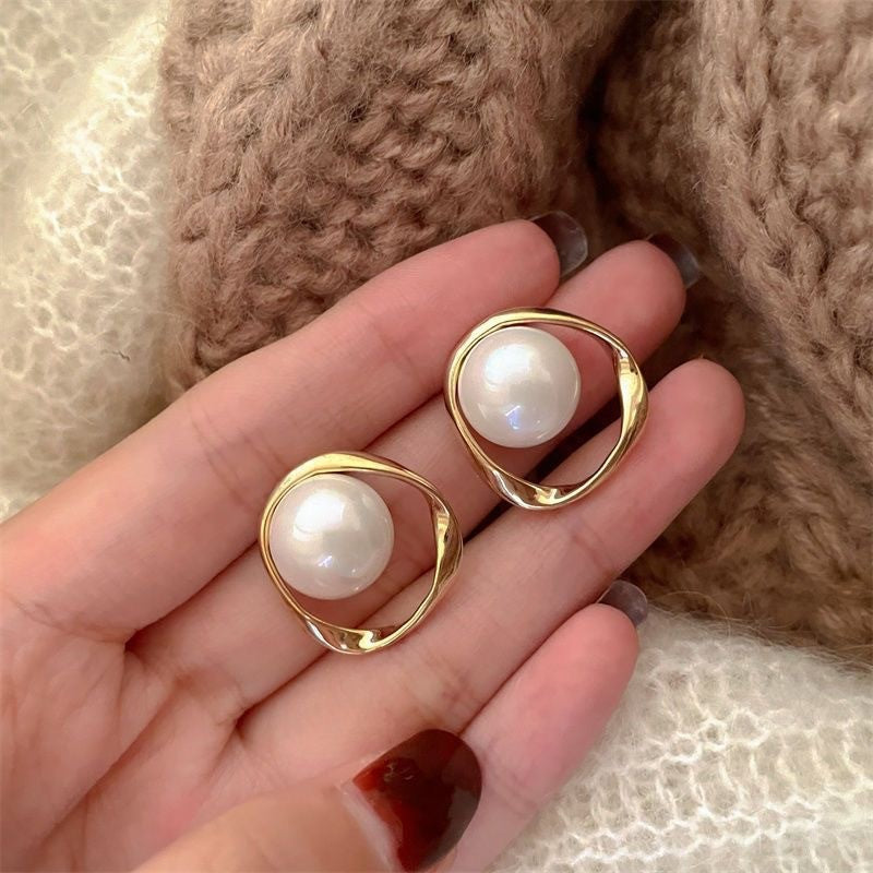 Gentle Temperamental Pearl High-grade Diamond Decorations Niche Stud Earrings