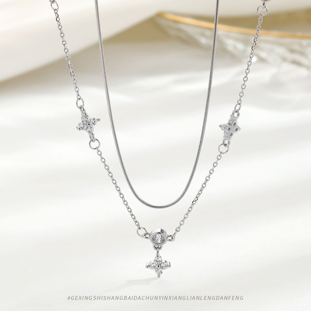 Women's Diamond Clover Temperamental Minority High-grade Ornament Light Necklaces