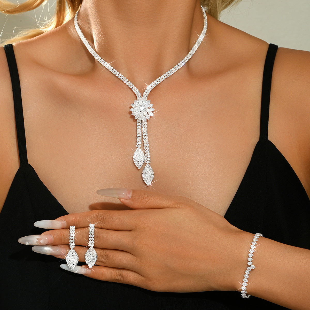 Women's Flower Rhinestone Light Luxury Bridal Wedding Graphy Necklaces