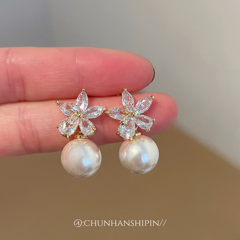 Fresh Flower Zircon Pearl Classic Style Graceful Ear Clip