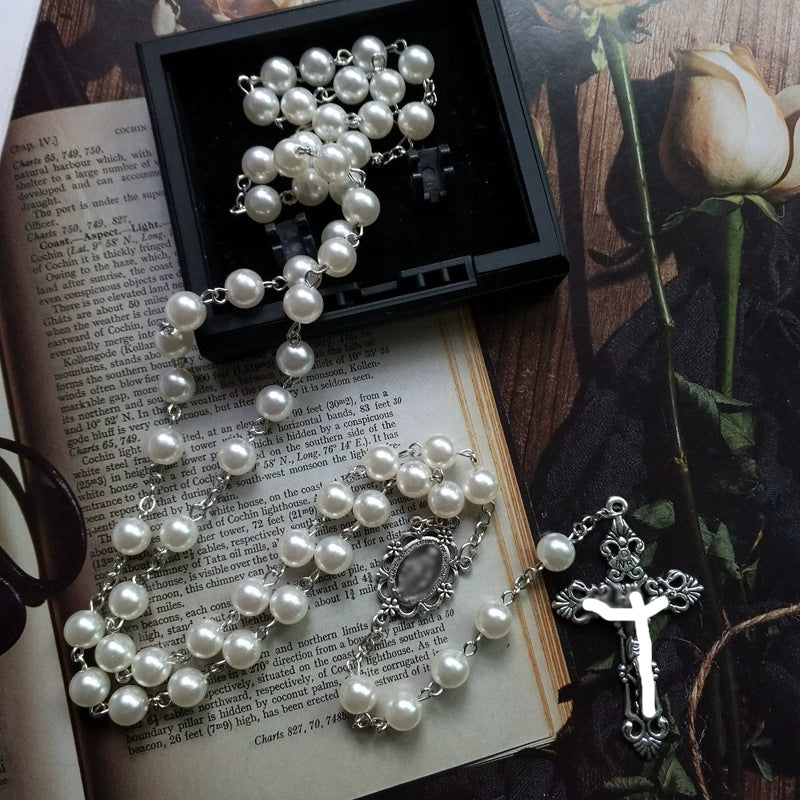 Women's Retro Style Couple Clavicle Chain Fashion White Imitation Necklace