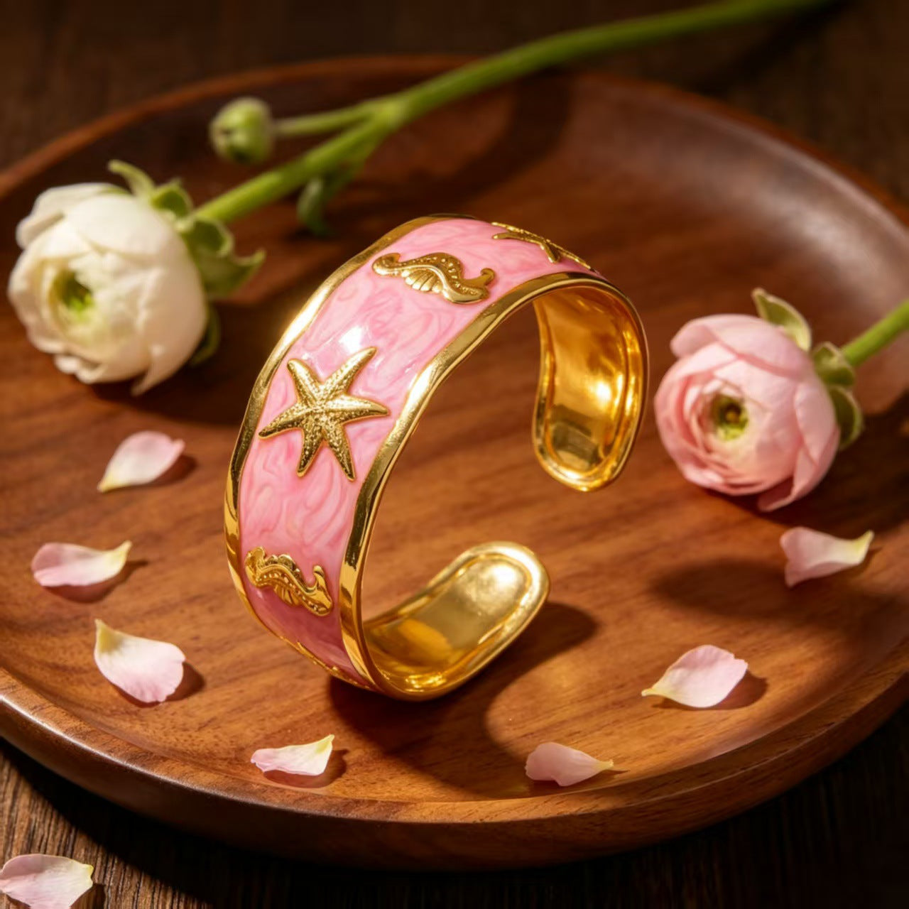 French Entry Lux Dripping Starfish Seahorse Golden Edge Bracelet