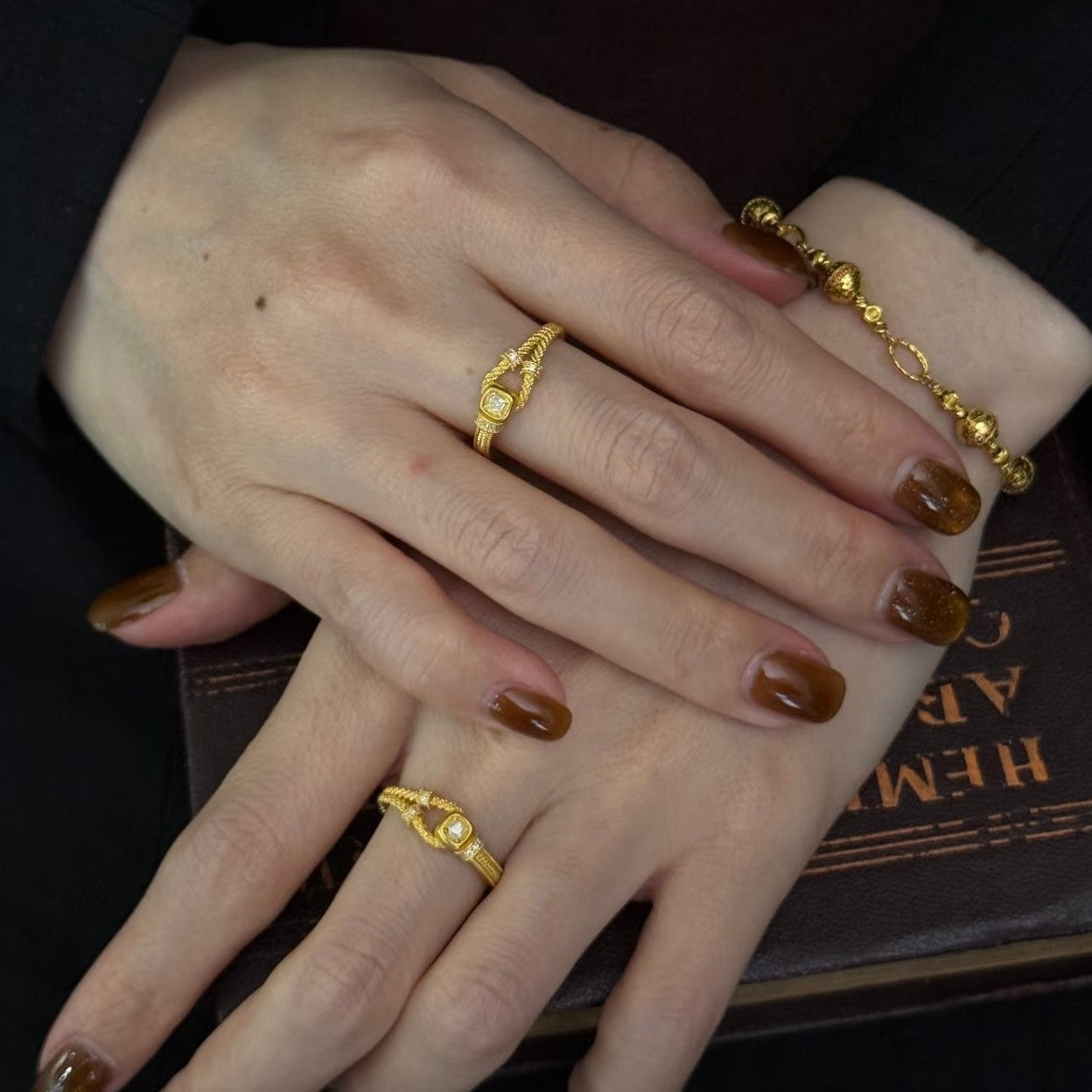 Chinese Retro Vachette Clasp Female Niche Unique Design Light Luxury Ring