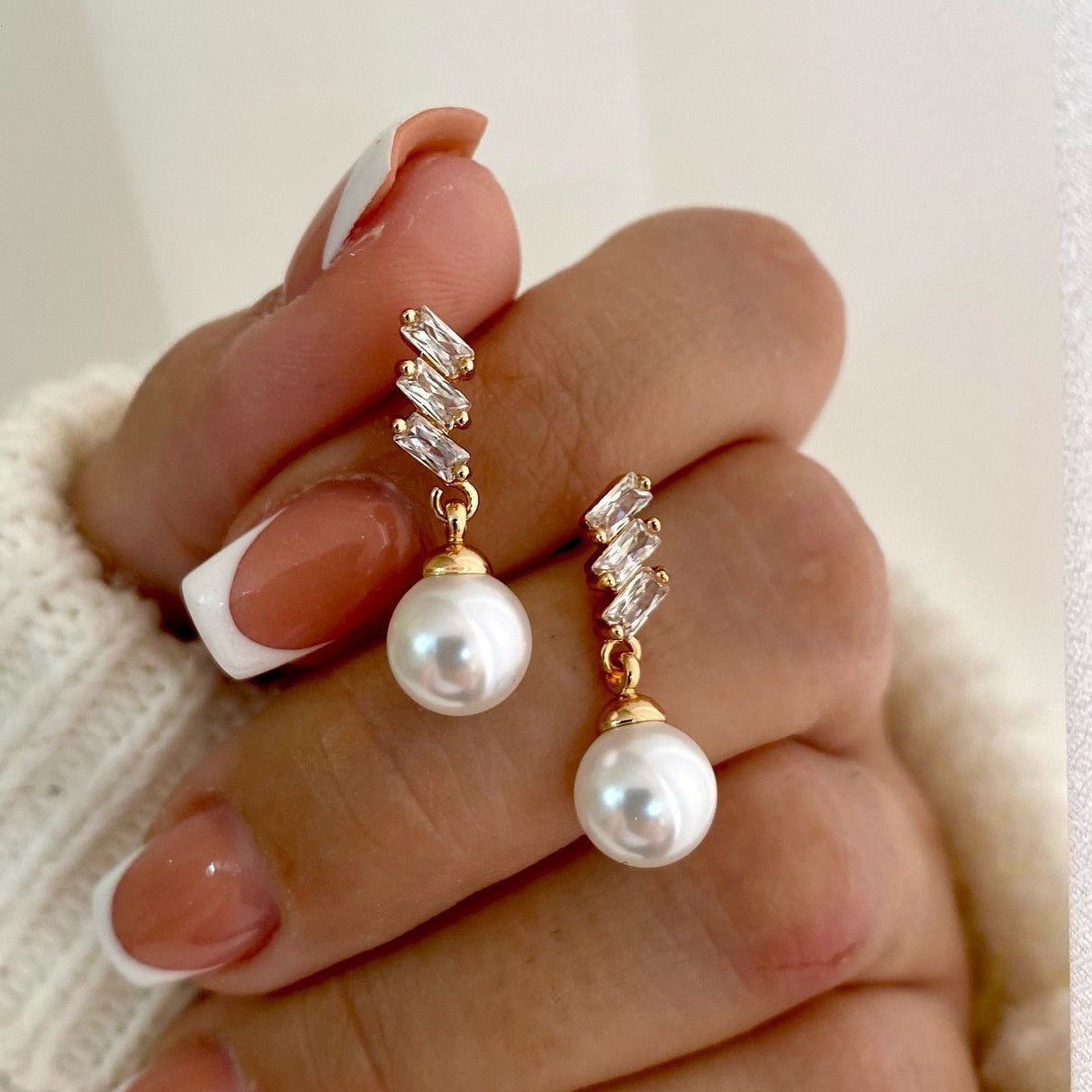 Affordable Luxury Imitation Pearl Suite Personality Rings