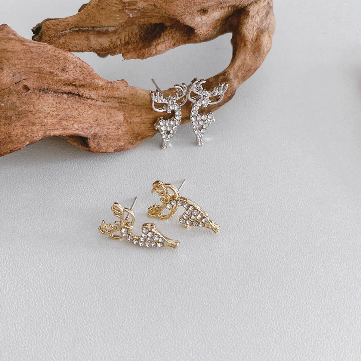 Petites boucles d'oreilles exquises en diamant Yi Lu Has You