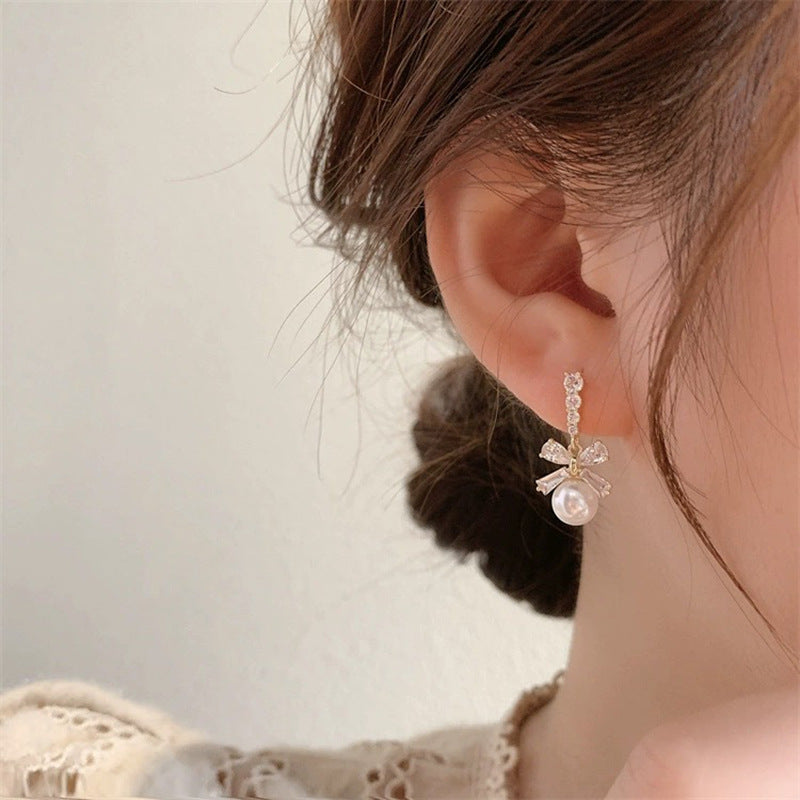Classic Beautiful Popular Bow Pearl Temperamental Ear Clip