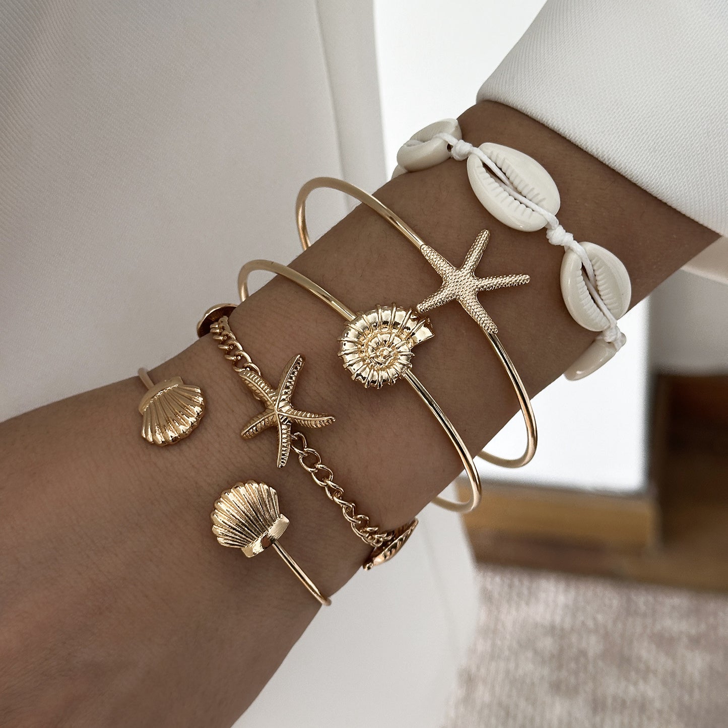 Women's Fashion Vacation Style Starfish Open-ended High-grade Metal Niche Bracelets