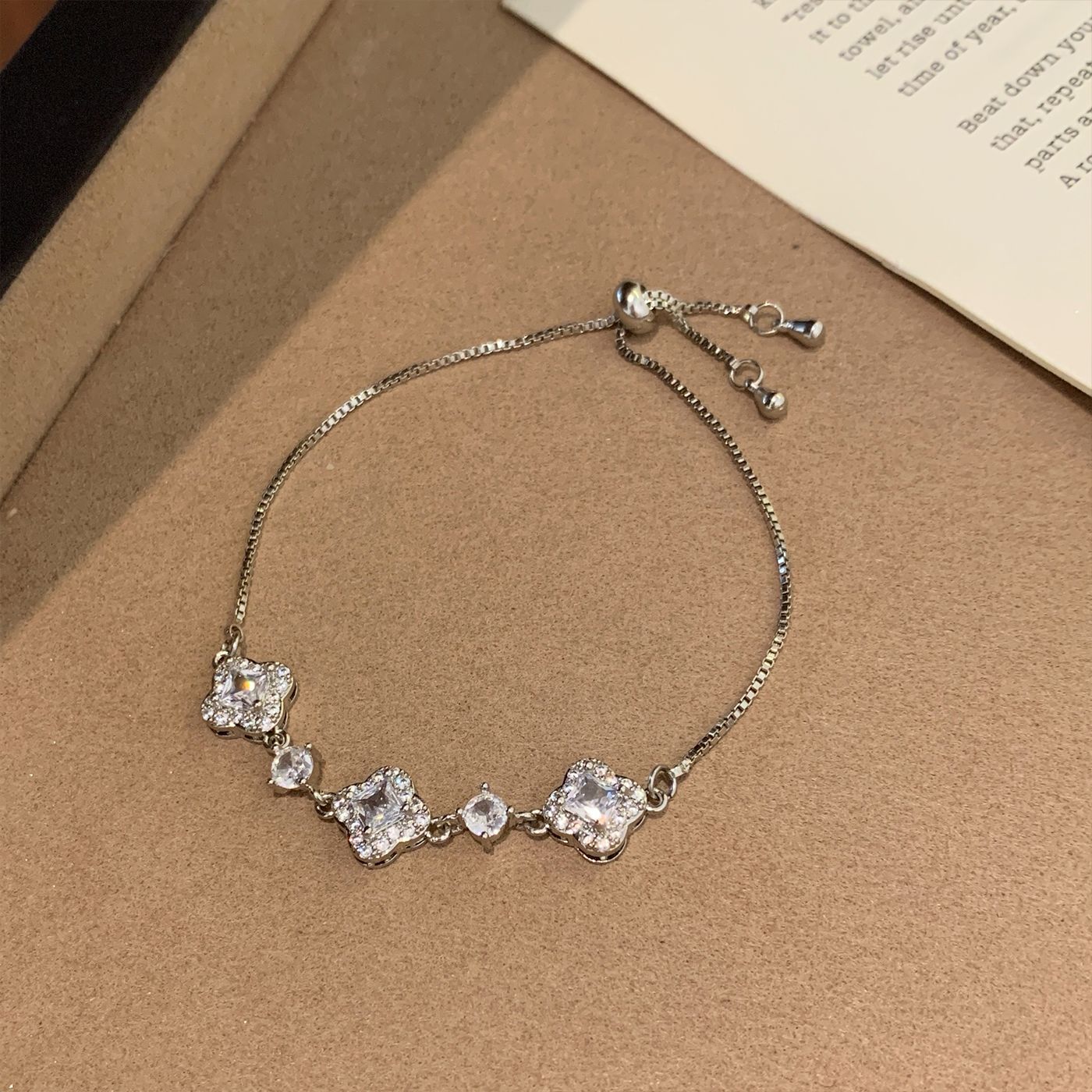 Women's Copper Micro Inlay Flower Full Diamond Fashion Commuter Special Interest Bracelet