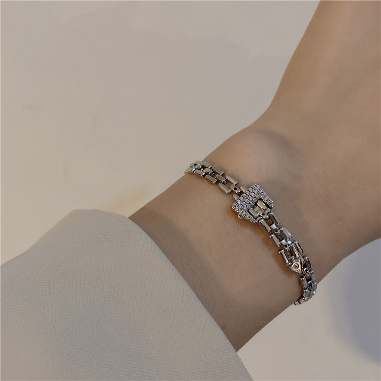 Bracelets de luxe légers et raffinés avec boucle de ceinture en strass pour femmes, intérêt particulier