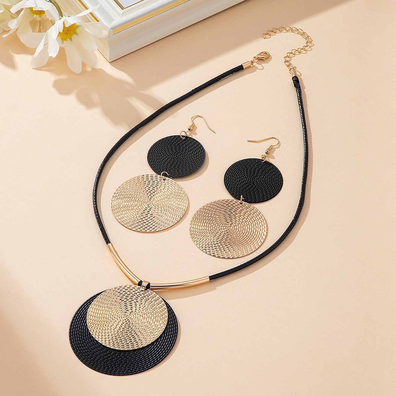 Trendy Pretty Stylish Elegant Retro Suit Jewelry Set