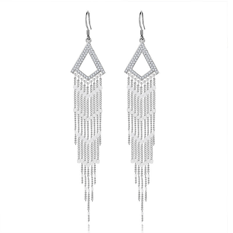 Boucles d'oreilles design de luxe léger à paillettes triangulaires exagérées