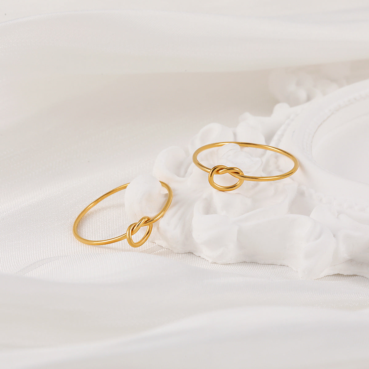 Women's Personality Simple Golden Knotted Fashion Gold-plated Titanium Ring