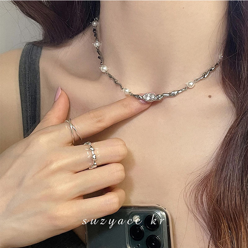 Light Luxury Minority Sweet Cool Pearl Rhinestone Female Design Personality Necklaces