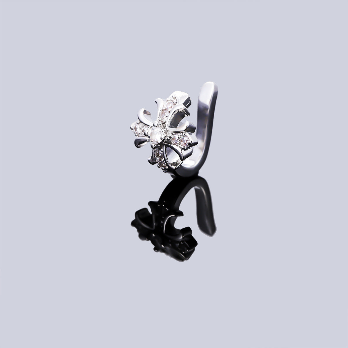 Women's & Men's Flower-de-luce Fashion Trend Zircon Cross High Ear Clip