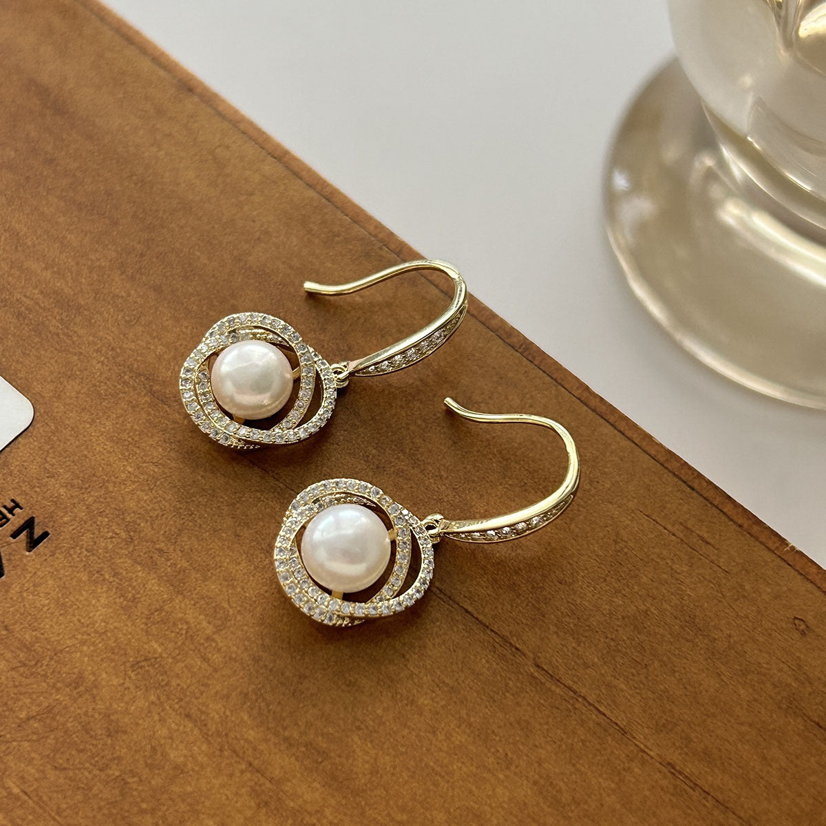 Women's Light Luxury Pearl High-grade Niche Design Golden Fashionable Earrings
