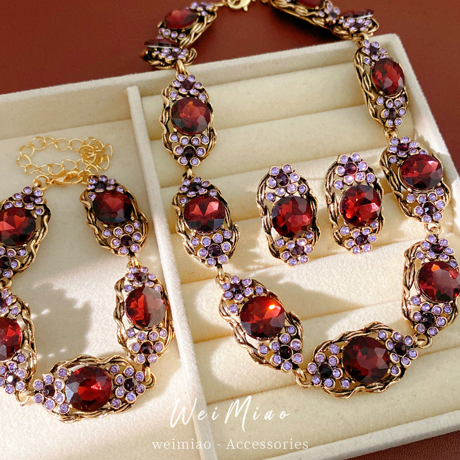 Women's Oval Retro Exquisite Clavicle Chain High-grade Light Luxury Jewelry Set