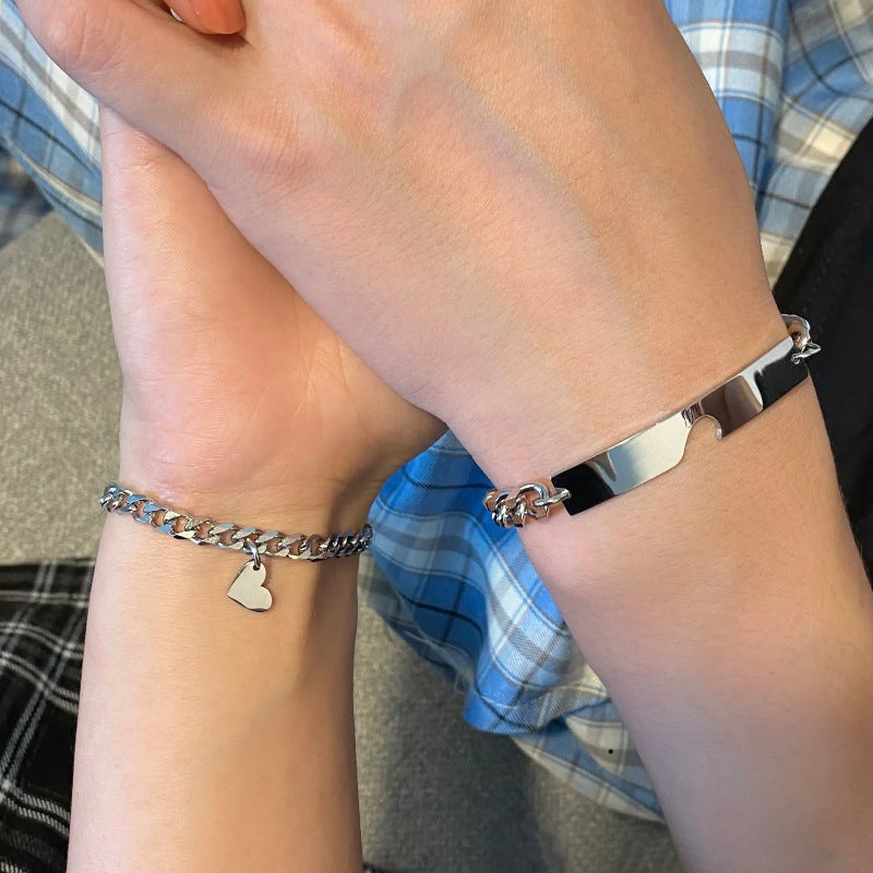 Stylen Sie quadratische Plattenarmbänder als Valentinstagsgeschenk für Freundinnen