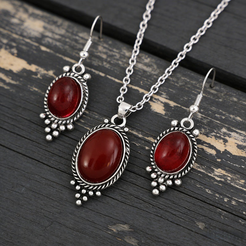 Retro Exquisite Embossed Metal Alloy Inlaid Jewelry Set