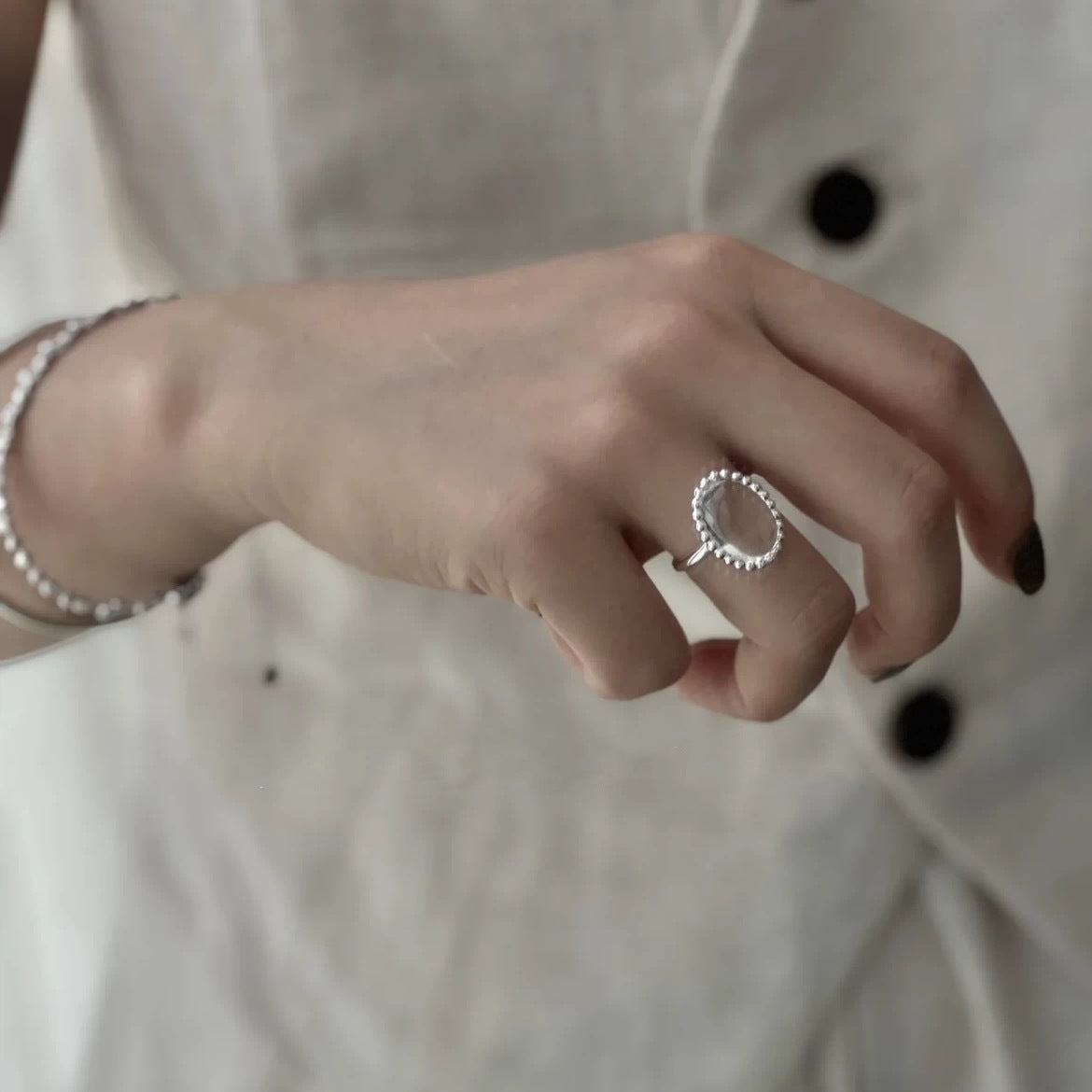 Exquisite Oval Female Niche Design Fashion Commuter Ring